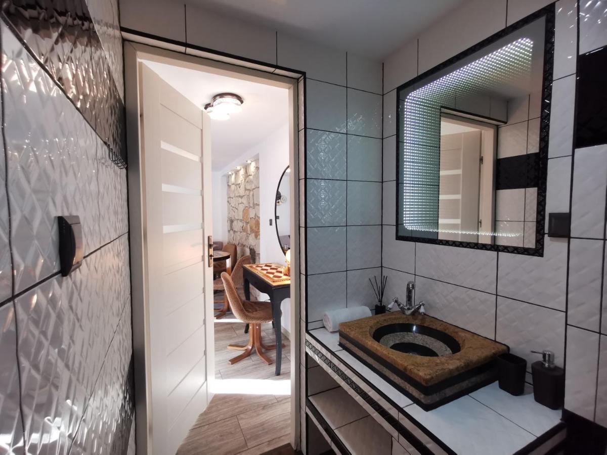 Krysztalowy Z Pieknym Ogrodem W Centrum Uzdrowiska Apartment